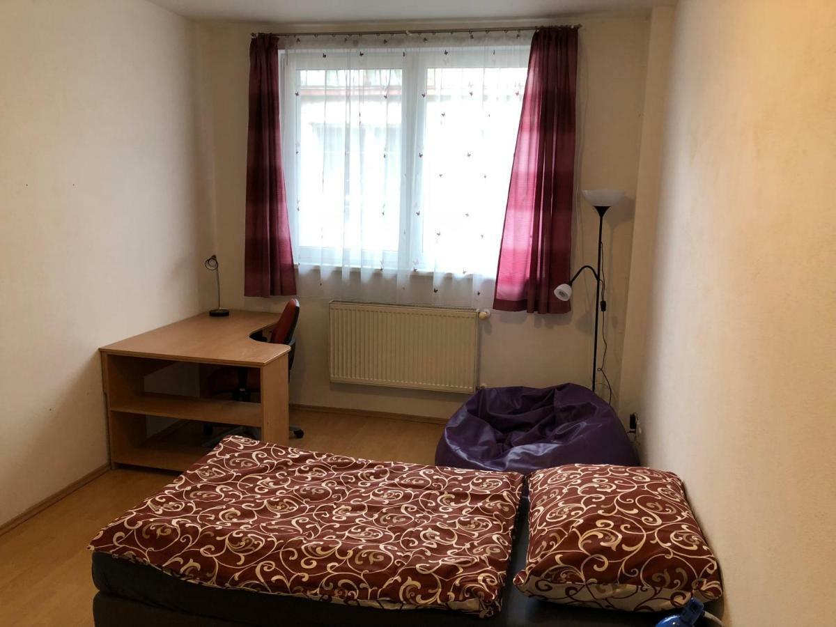 Moonstreet Apartment Pressburg